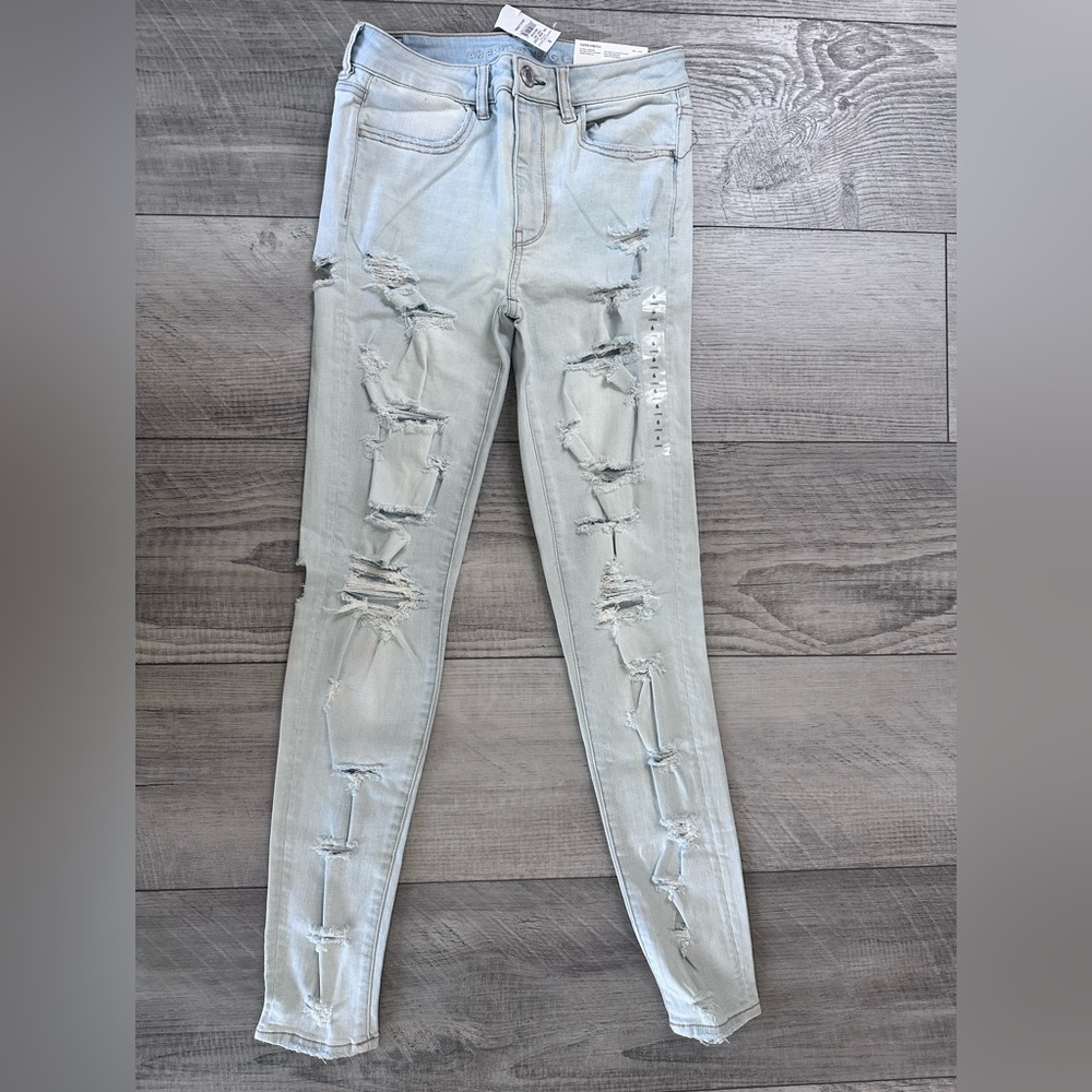 NWT American Eagle Outfitters Hi-Rise Jeggings with Distressed Design